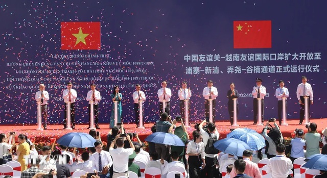 越南友誼國際口岸和中國友誼關(guān)貨運(yùn)專用通道正式運(yùn)行